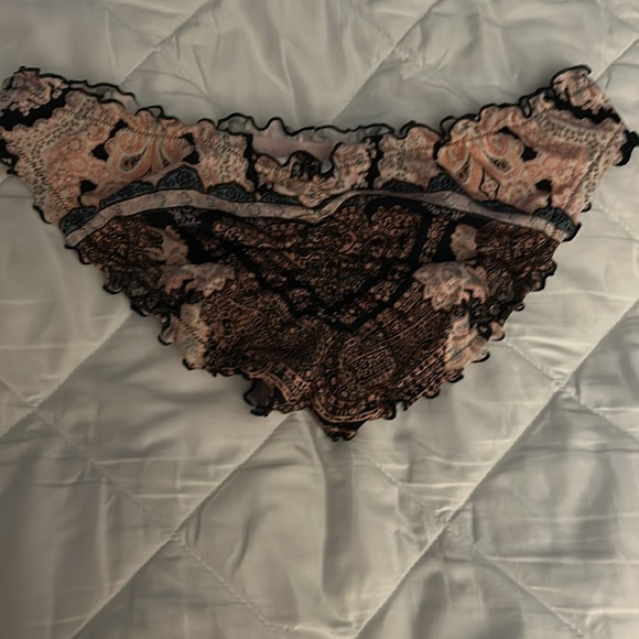 Victorias Secret Ruffle Cheeky Swim bottom - Picture 2 of 3